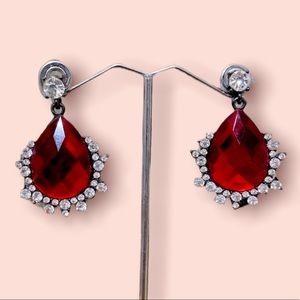 3/$20 Classic Hollywood Teardrop Earrings ❤️